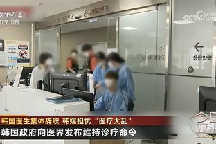 ?好不容易摸个球~布克格威冲突 KD眼看要得分听到哨响很沮丧